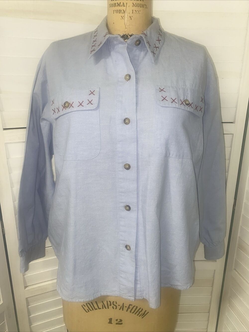 The Villager Sport Petite Blue Button Down Shirt Women’s Long Sleeve Large